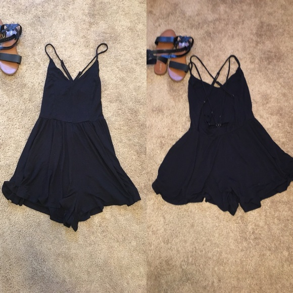 Size medium black cross back romper - Picture 1 of 1